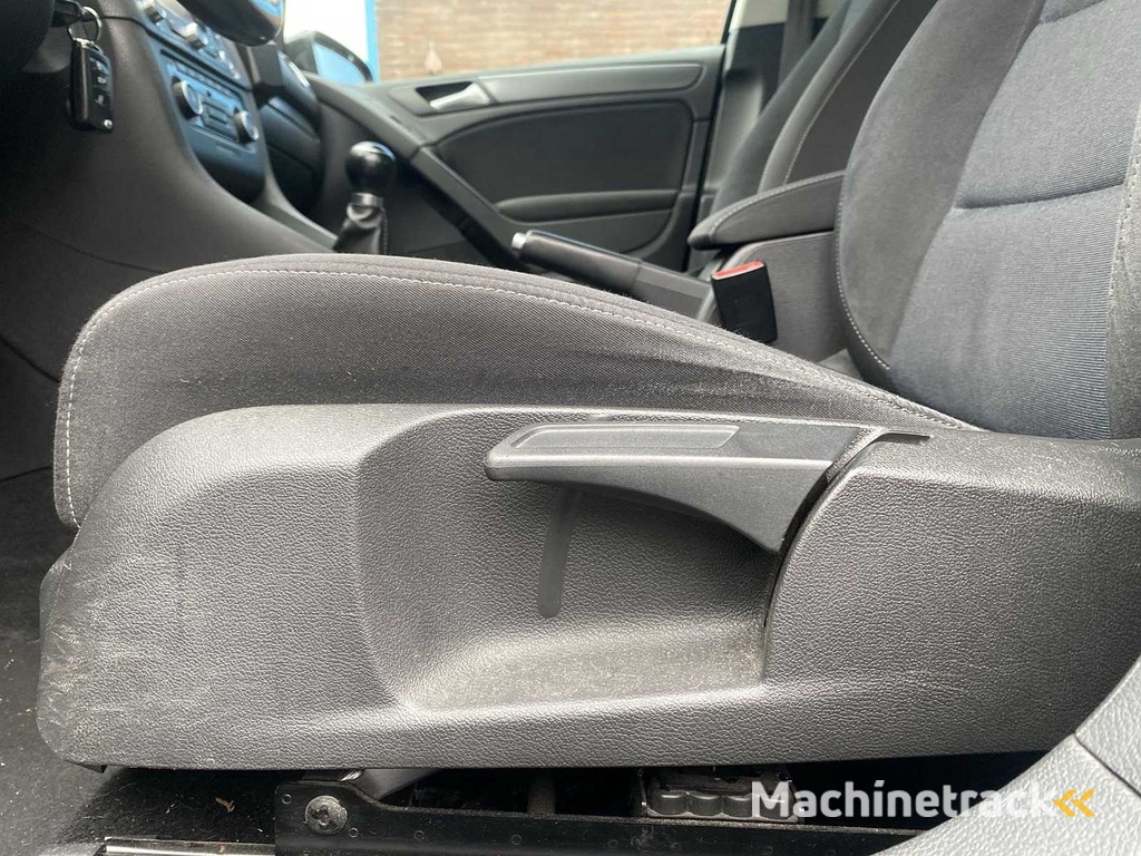 Volkswagen Golf 2.0 TDI Highline BlueMotion| HZ-014-R i