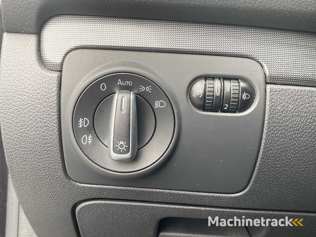 Volkswagen Golf 2.0 TDI Highline BlueMotion| HZ-014-R i