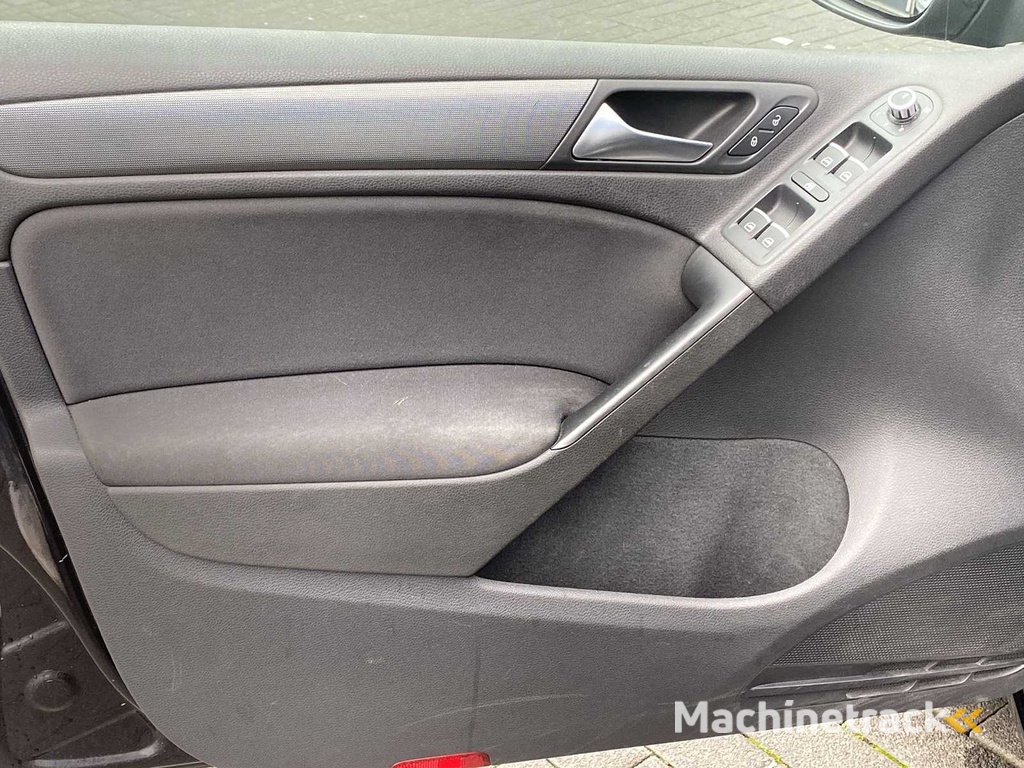 Volkswagen Golf 2.0 TDI Highline BlueMotion| HZ-014-R i