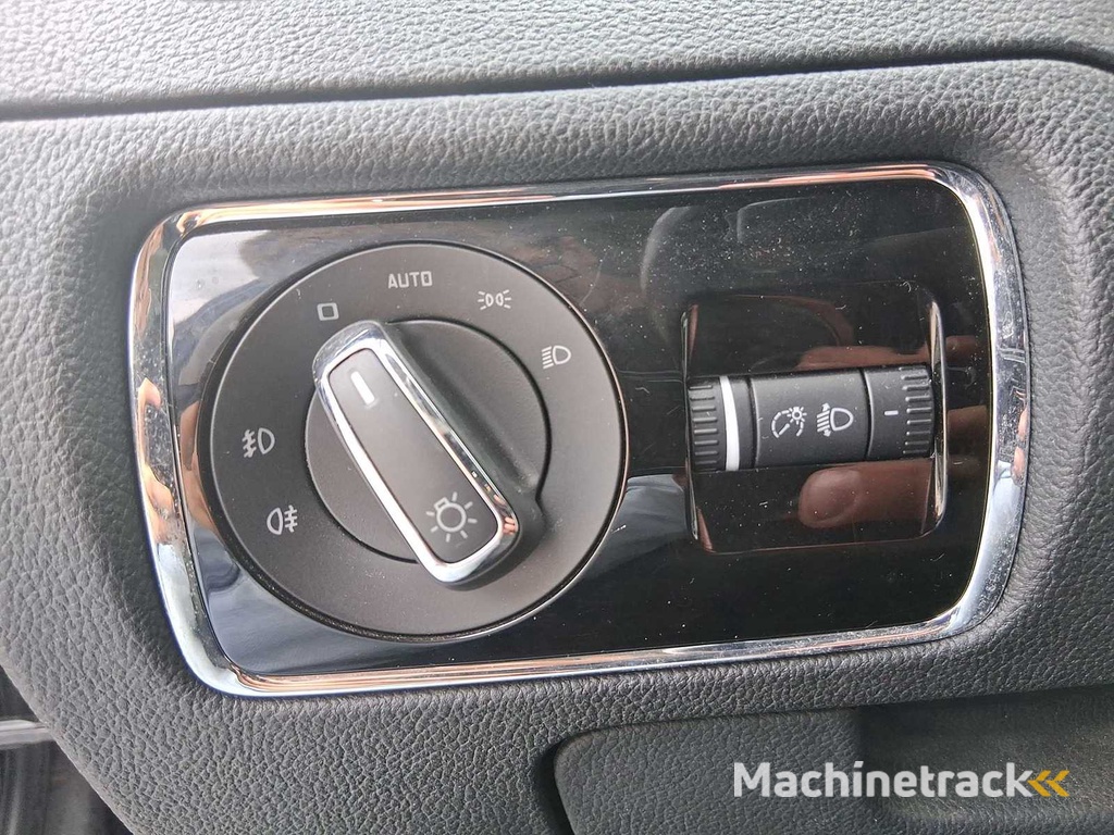 Skoda Superb Combi 1.4 TSI Comfort Business 2010 | 69-LJN-9