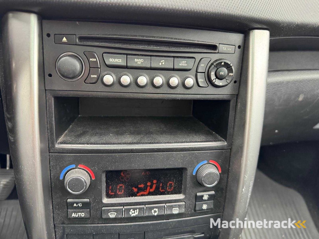 Peugeot 207 SW Outdoor 1.6 VTi Pano Clima 94-SBL-4