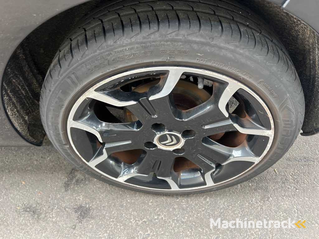 Citroen DS3 1.6 So Chic; H-095-SF