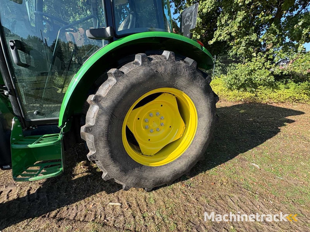 2020 John Deere 5075E met Stoll Voorlader Solid 35-18.1P