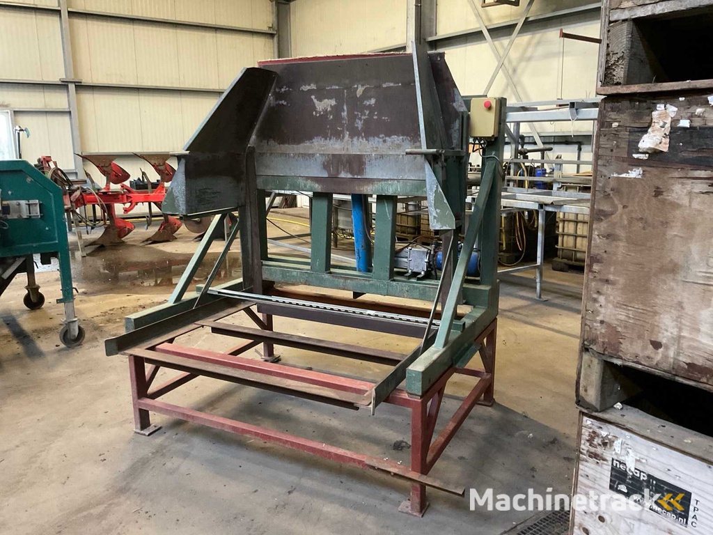 Tibo Blokker Box Turner