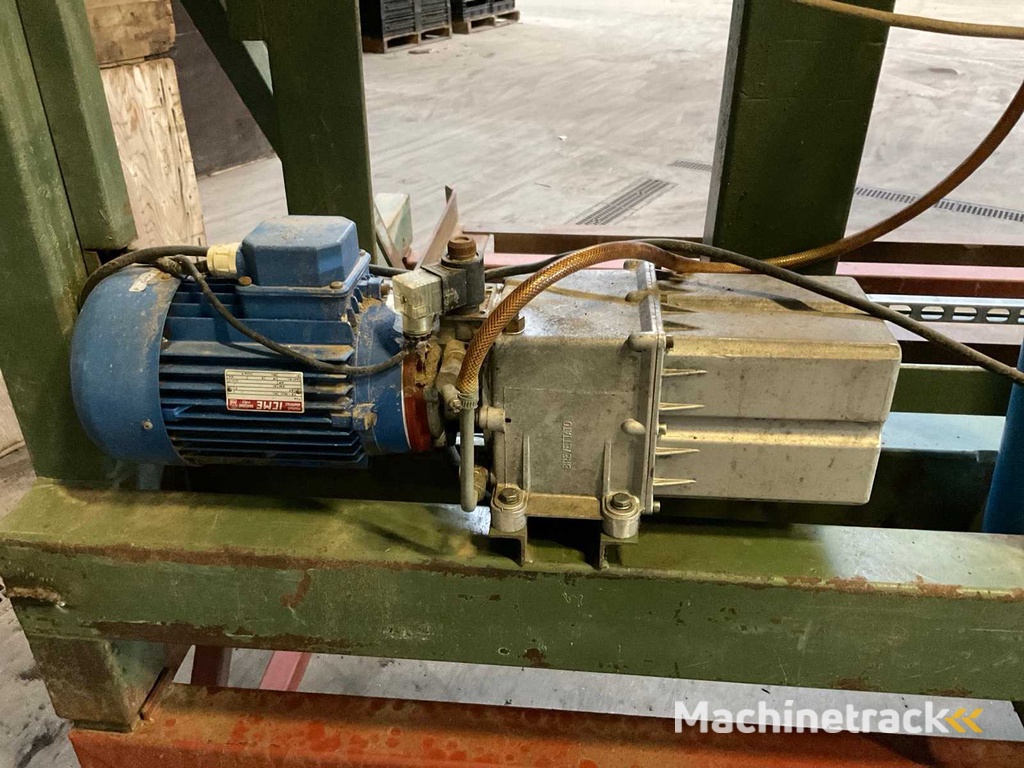 Tibo Blokker Box Turner