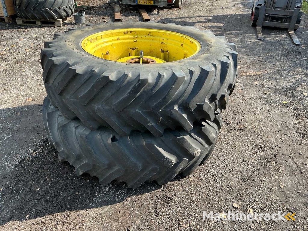 Firestone 18.4R38 Radial 7000 Reifen, Felge und Felge (2x)