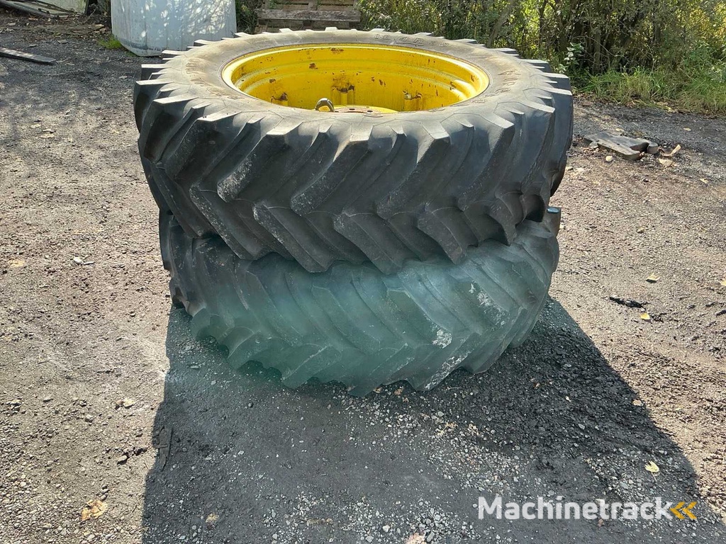 Firestone 18.4R38 Radial 7000 Reifen, Felge und Felge (2x)