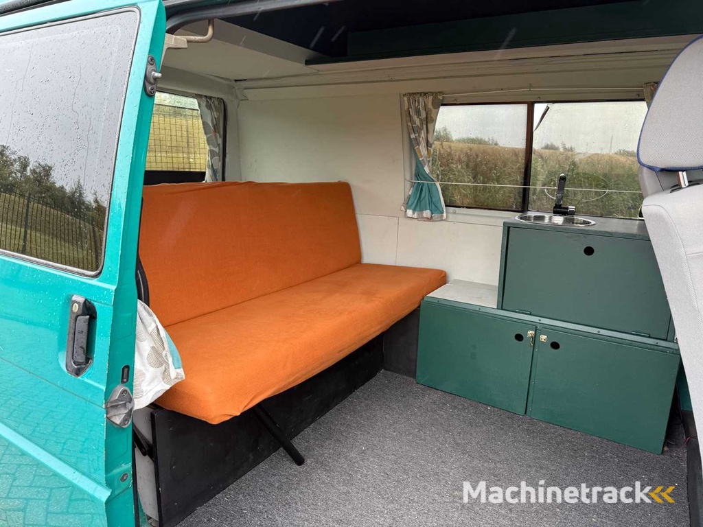 Volkswagen Transporter Camper, 40-ZJF-6