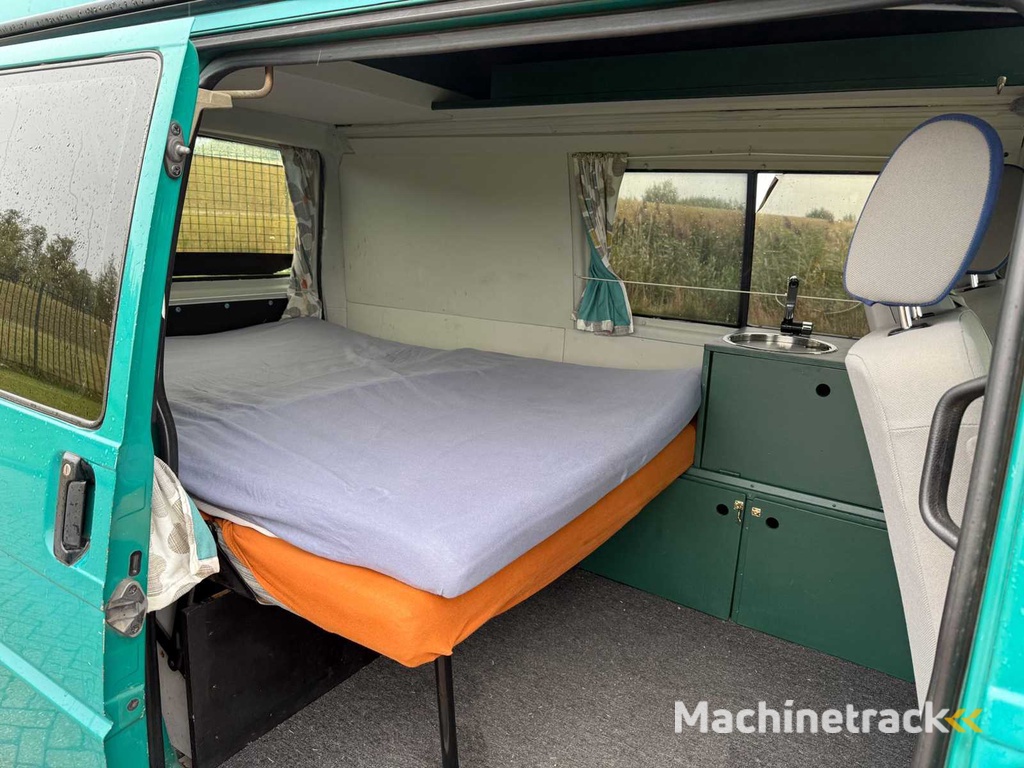 Volkswagen Transporter Camper, 40-ZJF-6