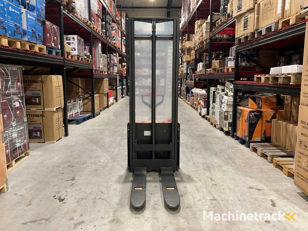 2025 - Noblelift 5748 Stapler