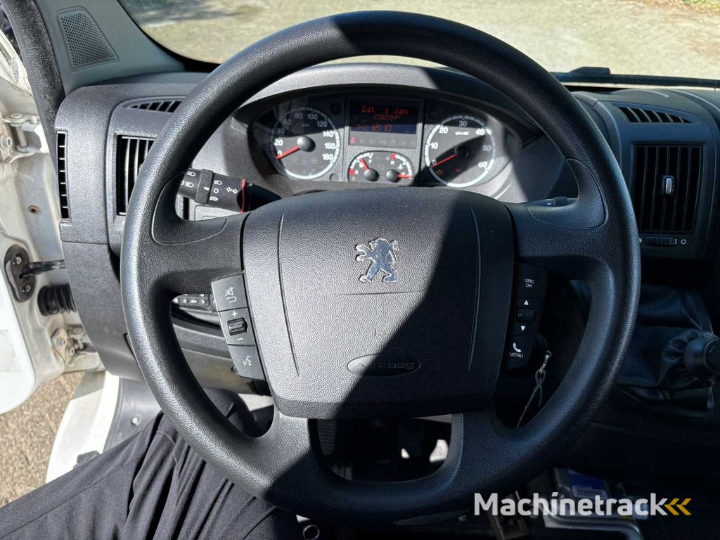 Peugeot Boxer 330 2.2 HDI L1H1 Premium; 4KND62