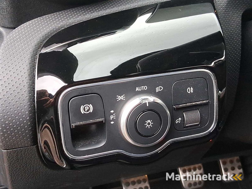 Mercedes-Benz A-klasse 160 Business Sol AMG 2020 | H-504-KH