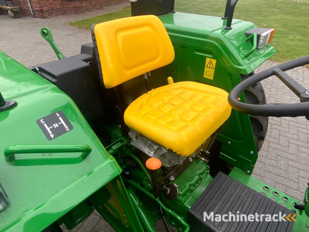 2022 John Deere 5050D Allradantrieb Traktor "unbenutzt"