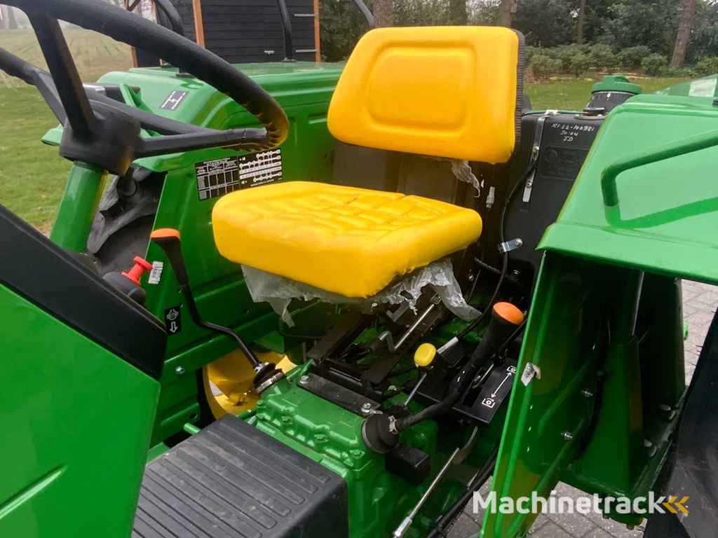 2022 John Deere 5050D Allradantrieb Traktor "unbenutzt"