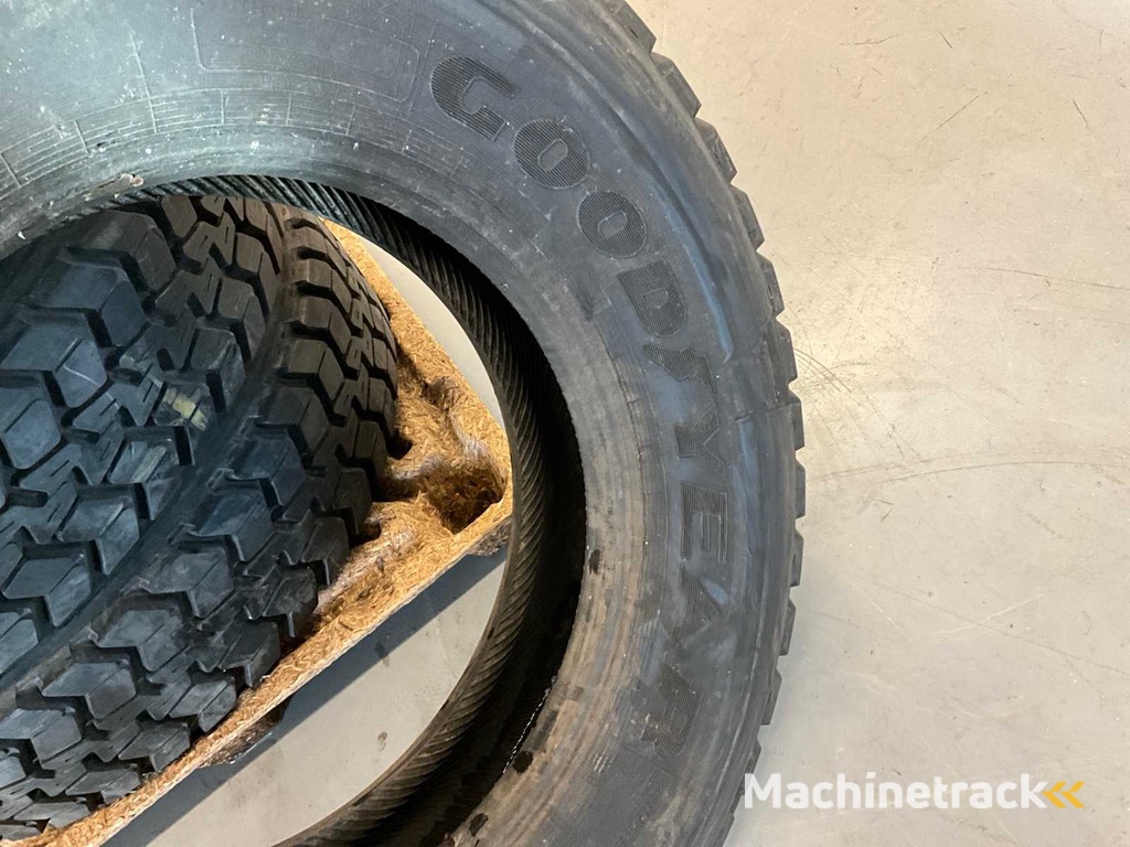 4x 295/80 R22.5 Retread Vrachtwagenband