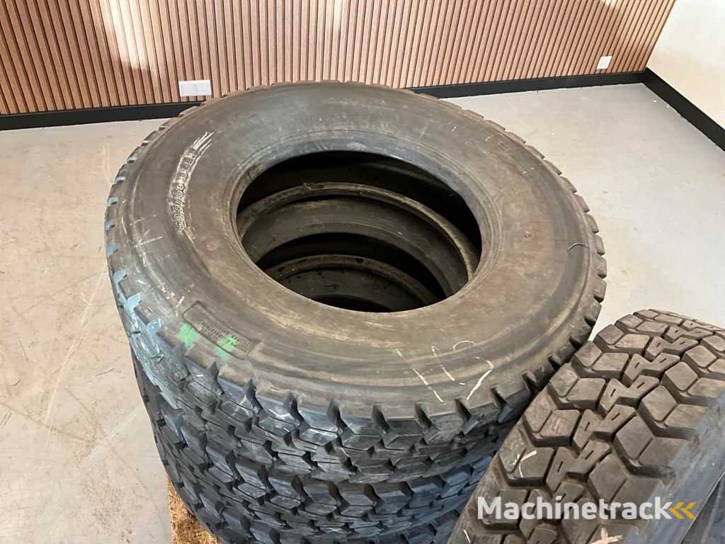 4x 295/80 R22.5 Retread Vrachtwagenband