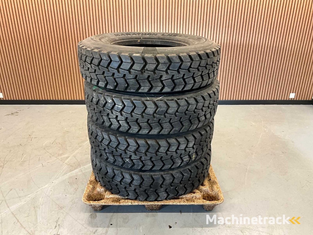 4x 295/80 R22.5 Retread Vrachtwagenband
