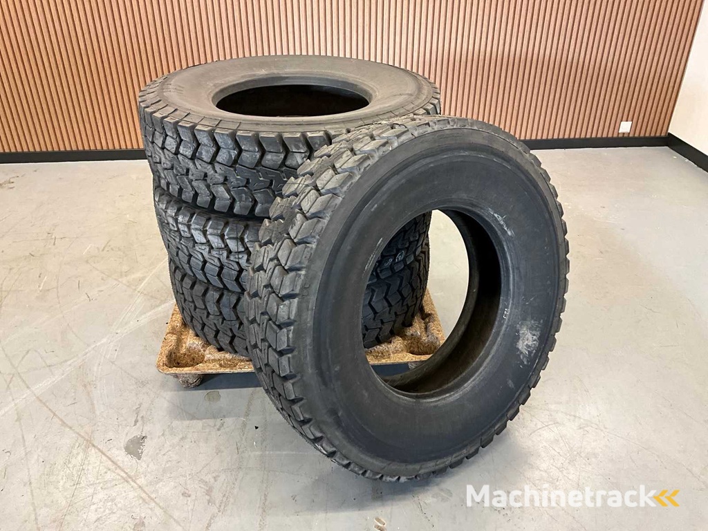 4x 295/80 R22.5 Runderneuerter LKW-Reifen
