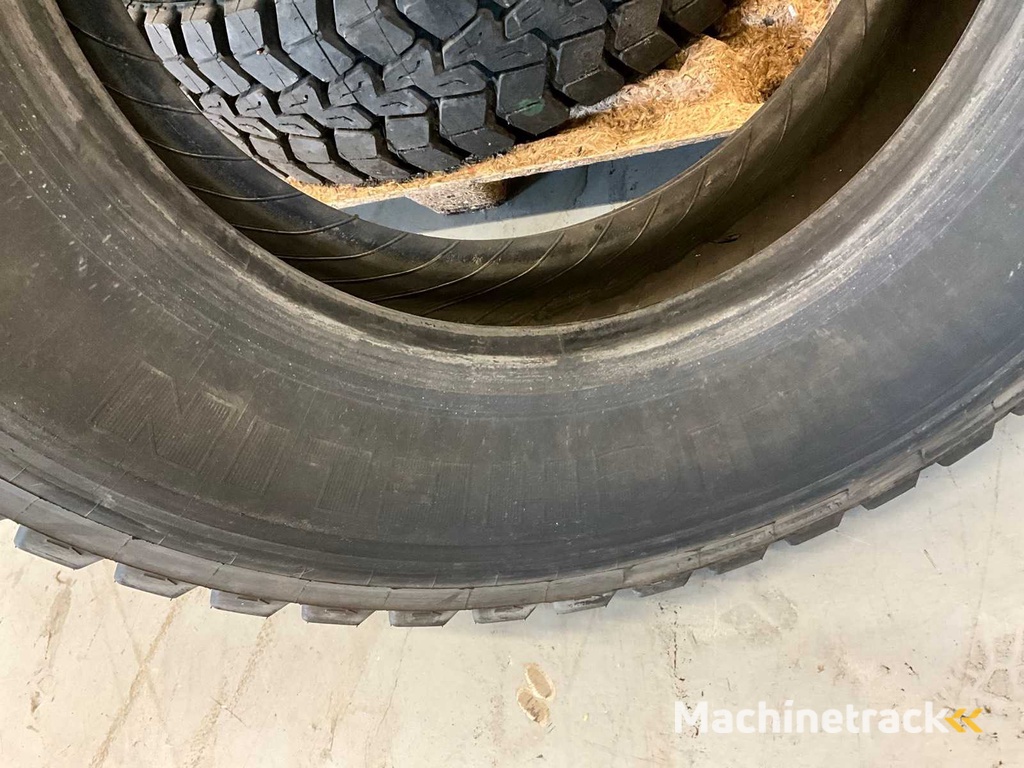 4x 295/80 R22.5 Runderneuerter LKW-Reifen