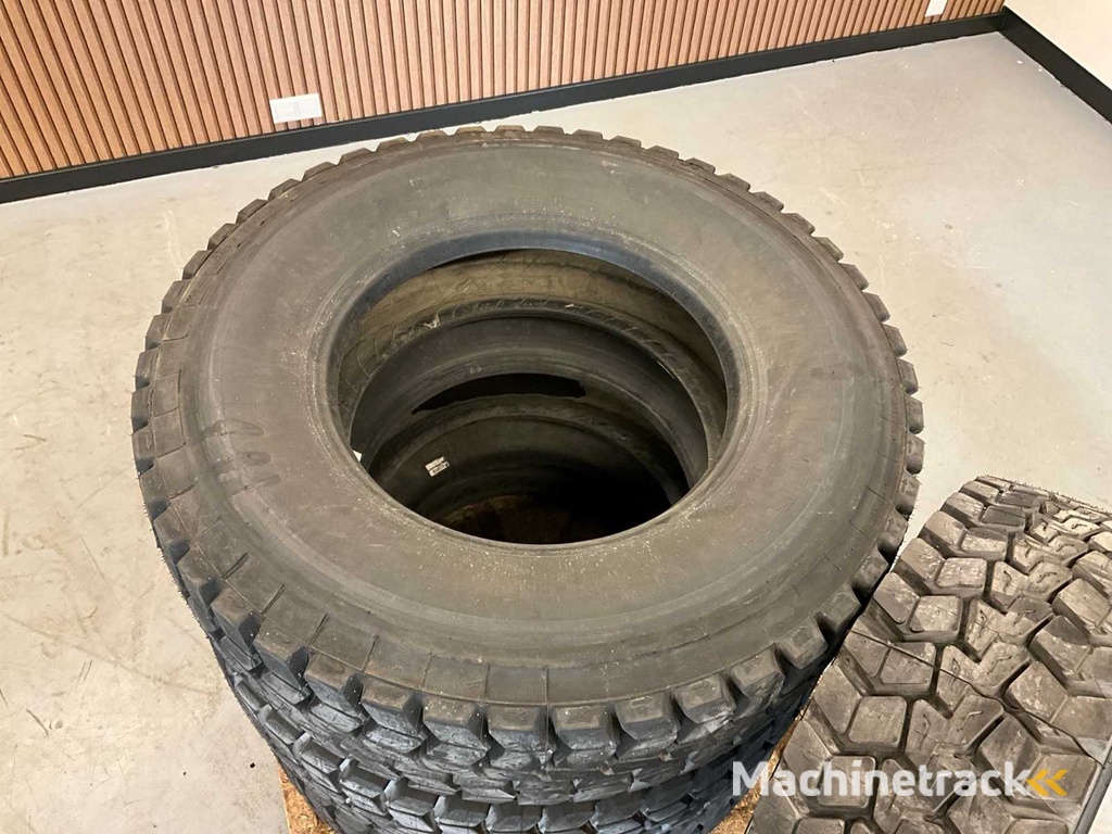 4x 295/80 R22.5 Runderneuerter LKW-Reifen