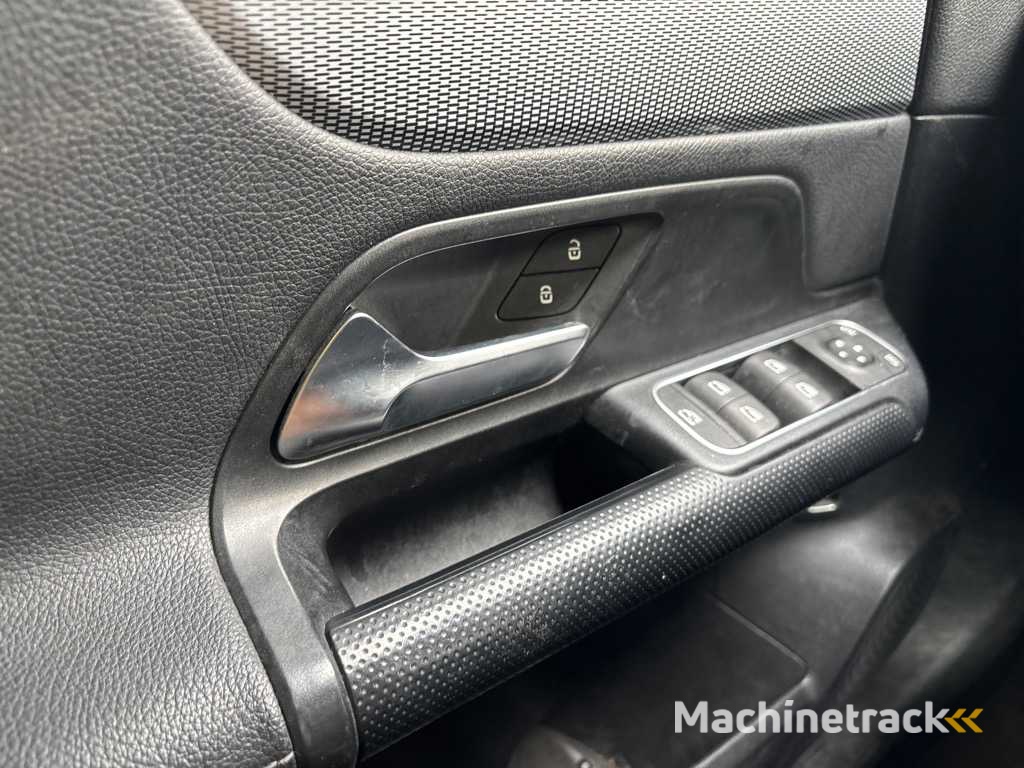 Mercedes-Benz B-klasse 200d , L-695-JS