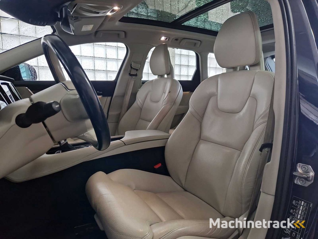 Volvo V90 2.0 D4 Momentum 2017 | NT-860-R