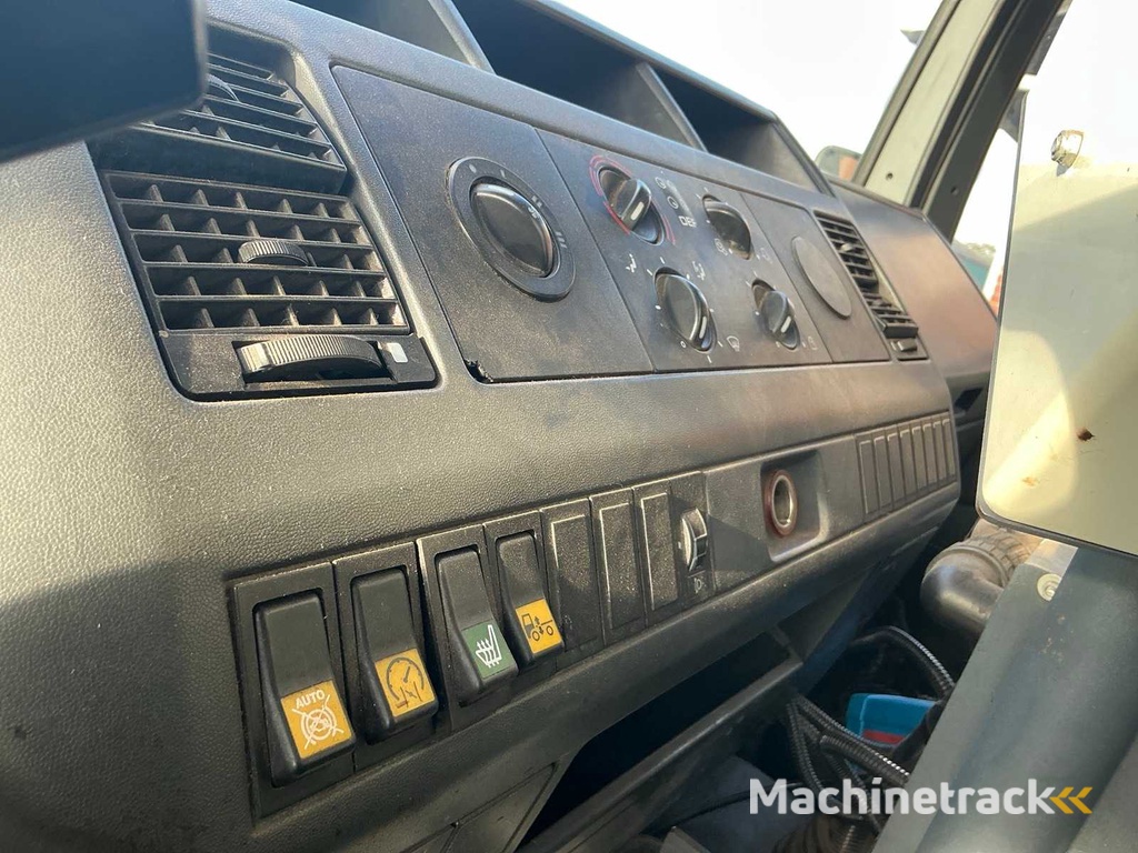 2003 MAN T36 Burtec Bitumensprayer Truck Stickycar