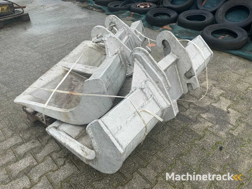 Excavator bucket lightweight