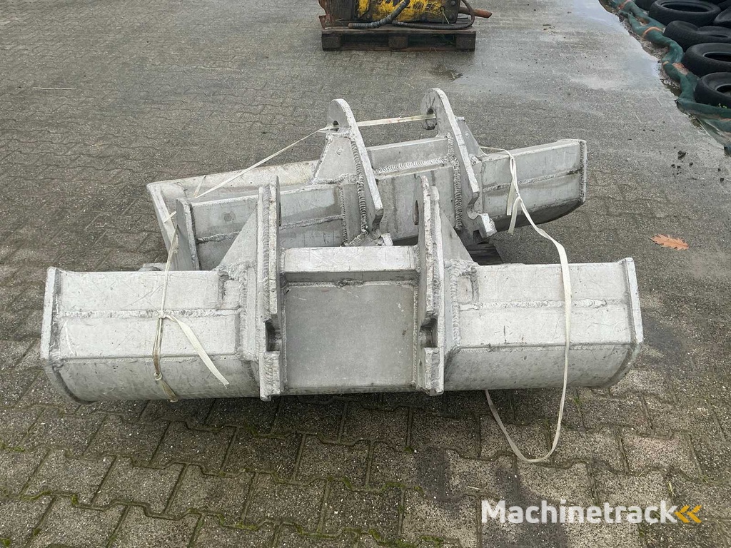 Excavator bucket lightweight