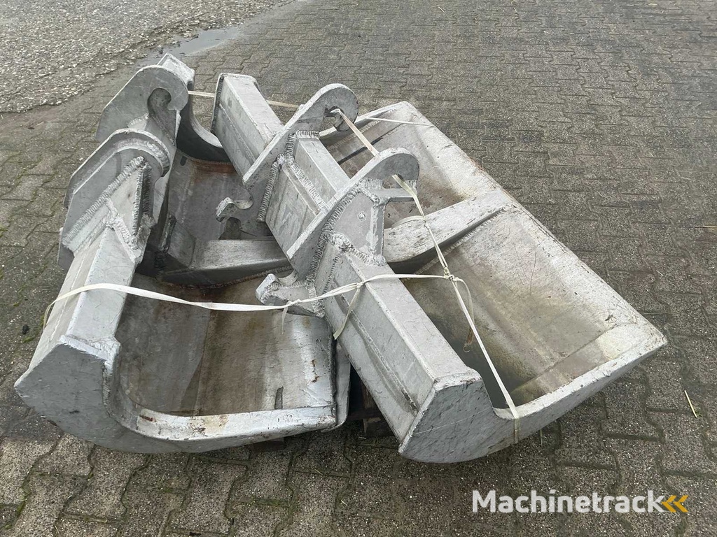 Excavator bucket lightweight