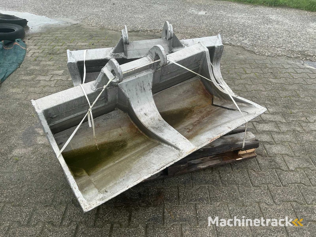 Excavator bucket lightweight