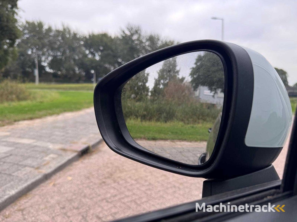 Opel Crossland X 1.2 Turbo Innovation; J-945-VB