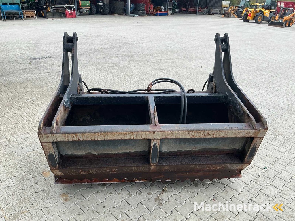 2013 VTM PHB2000WM Pelican bucket