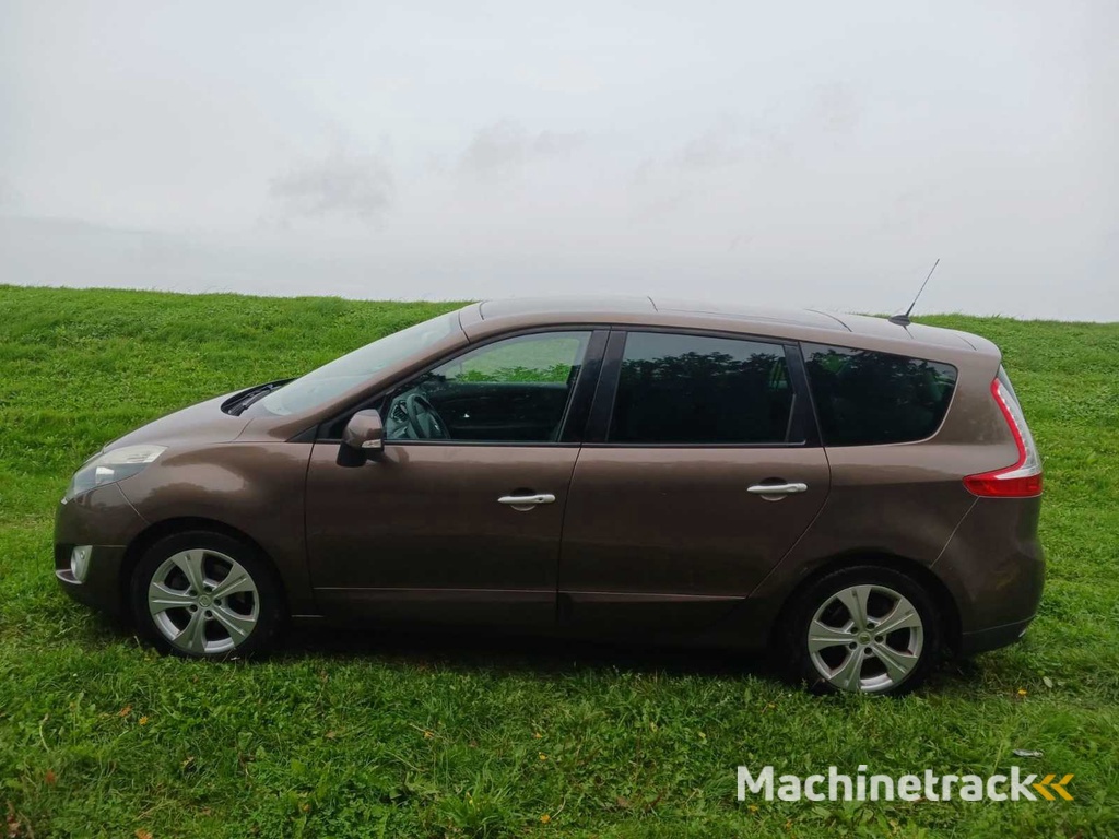 Renault Grand Scénic 2.0 Dynamique, 46-RXP-3