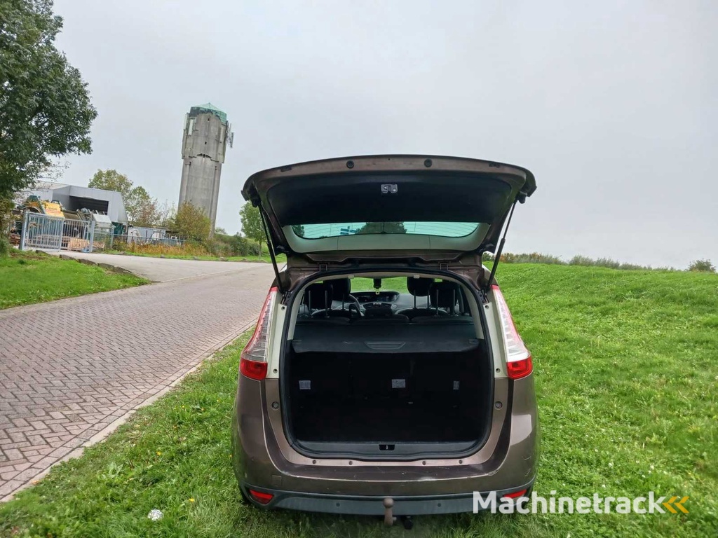 Renault Grand Scénic 2.0 Dynamique, 46-RXP-3