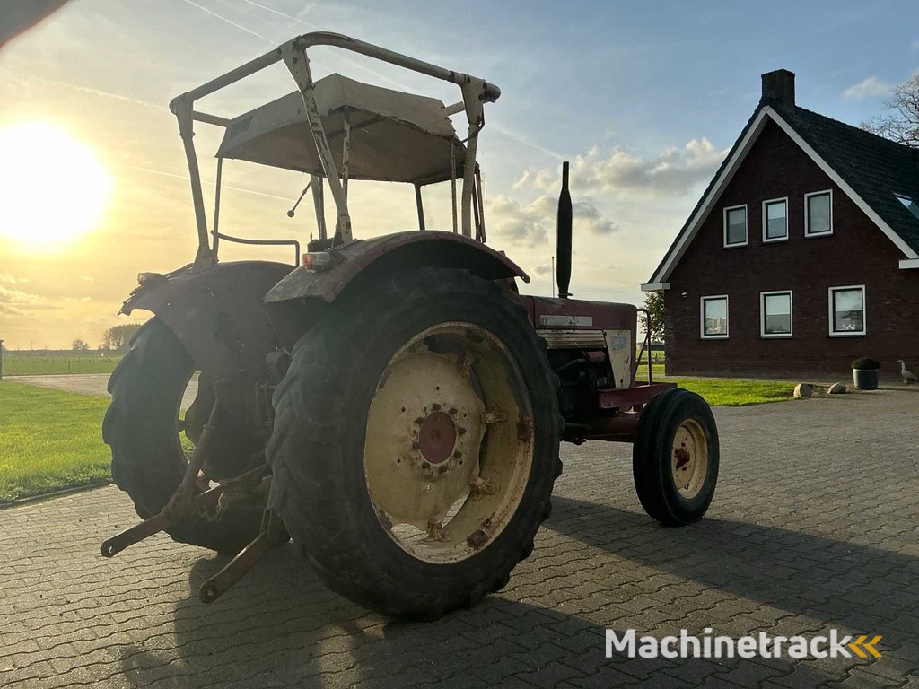 1972 International 724 Two-wheel drive farm tractor