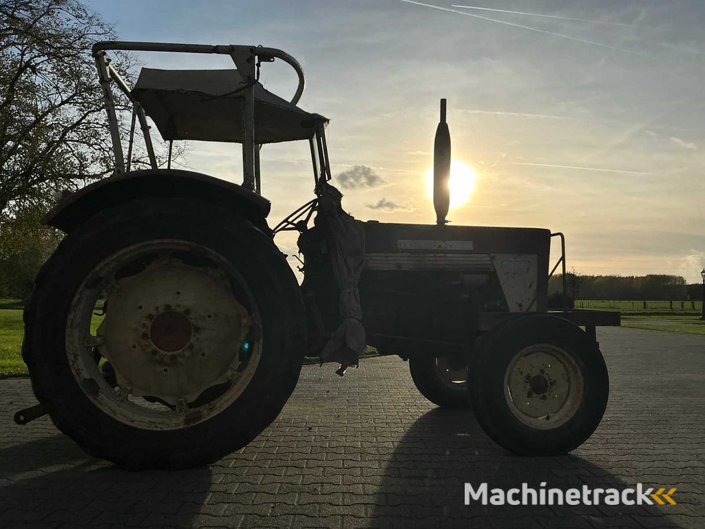 1972 International 724 Two-wheel drive farm tractor