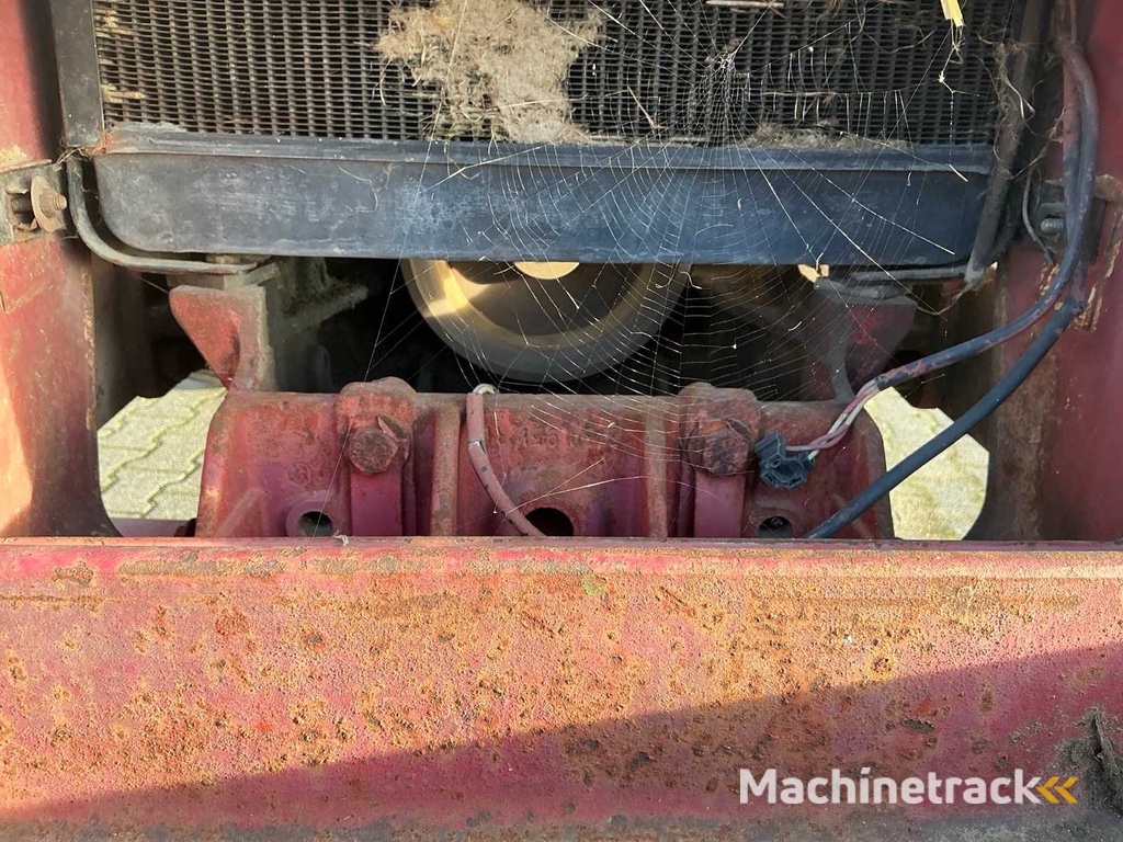 1972 International 724 Two-wheel drive farm tractor