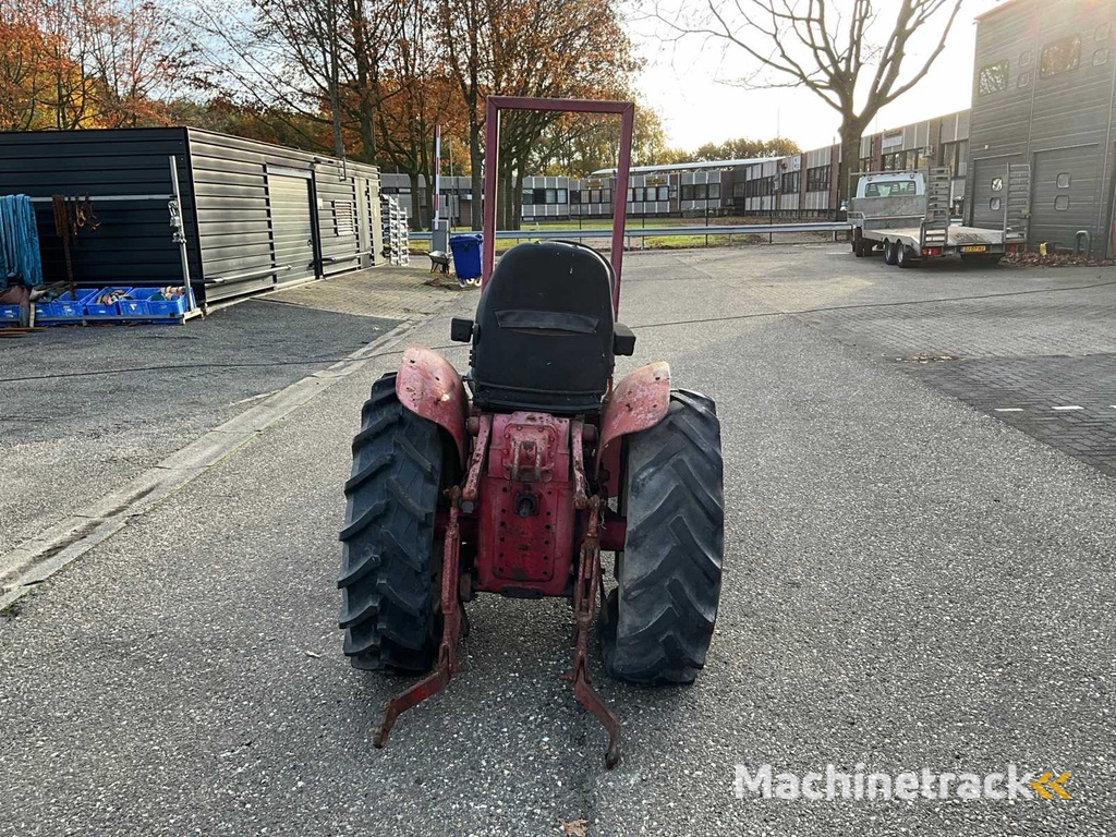 Renault Super 7 Narrow Track Oldtimer tractor