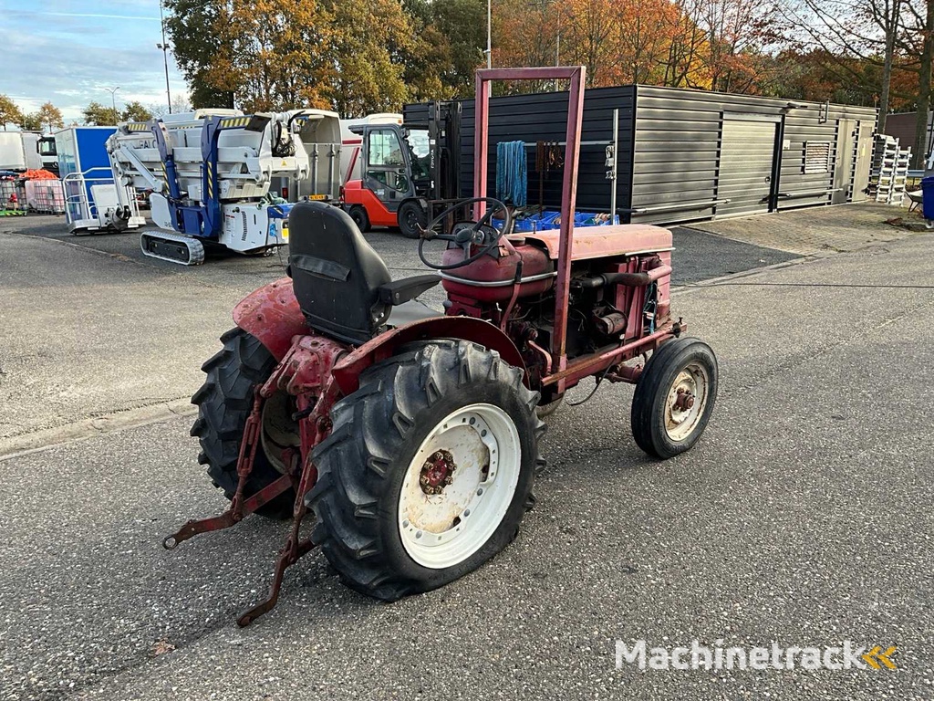 Renault Super 7 Narrow Track Oldtimer tractor