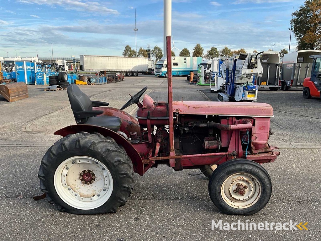 Renault Super 7 Narrow Track Oldtimer tractor