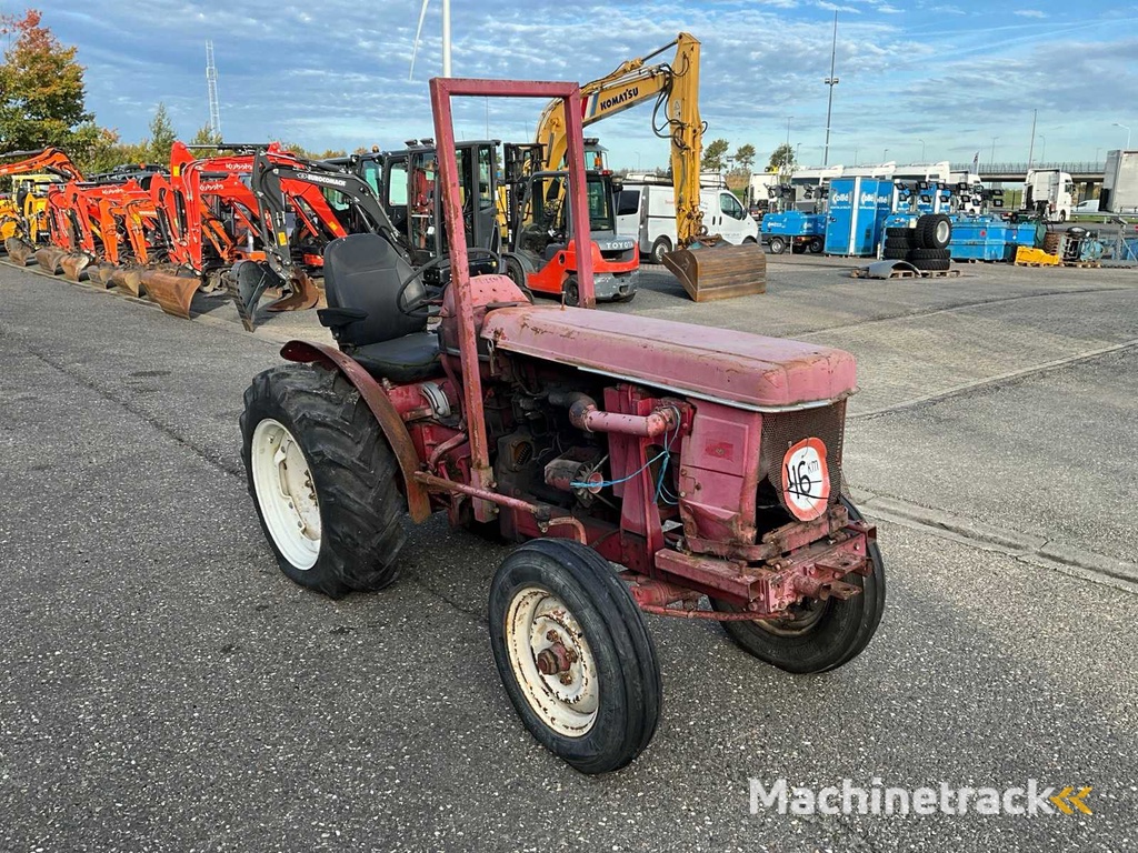 Renault Super 7 Narrow Track Oldtimer tractor