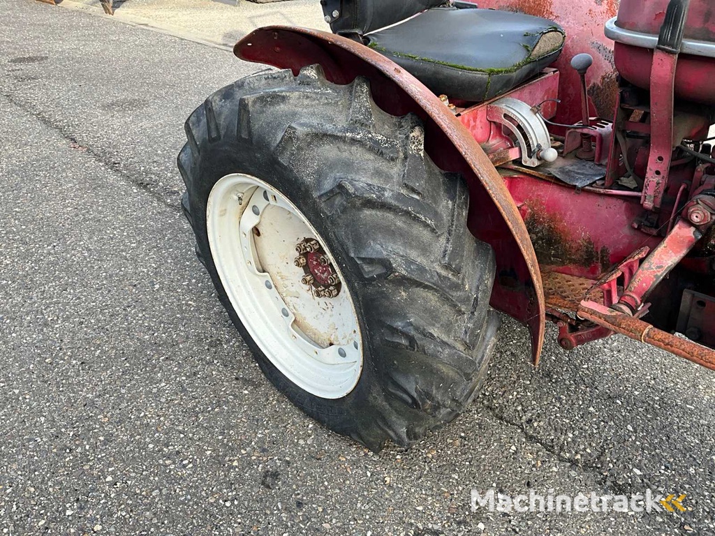 Renault Super 7 Narrow Track Oldtimer tractor