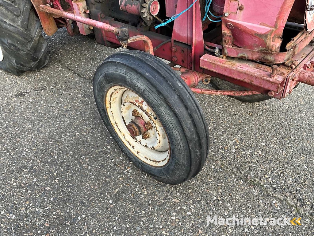 Renault Super 7 Narrow Track Oldtimer tractor