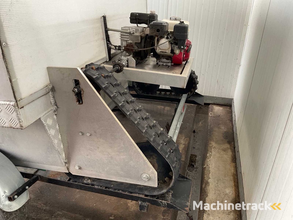 2011 Peco 150 Track Selection Truck