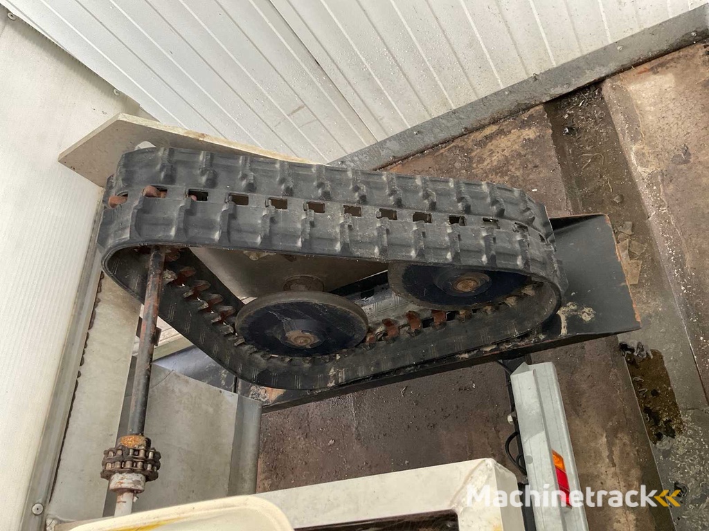 2011 Peco 150 Track Selection Truck