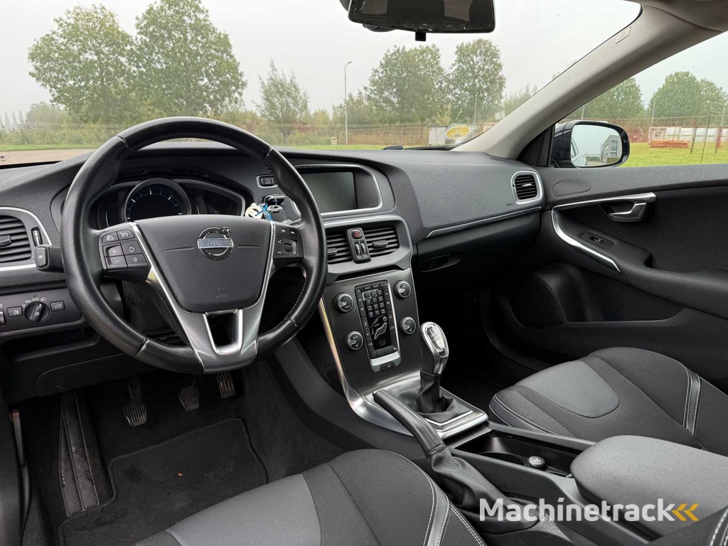 Volvo V40 2.0 D3 Summum , KF-863-R