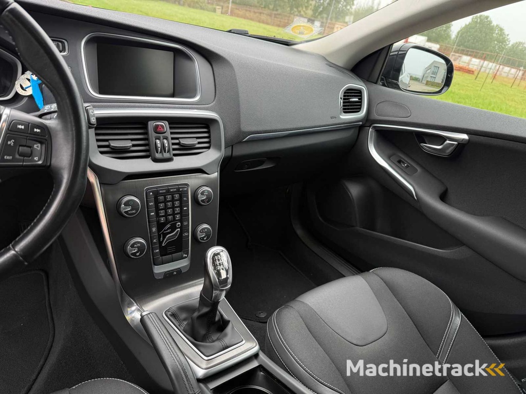 Volvo V40 2.0 D3 Summum , KF-863-R