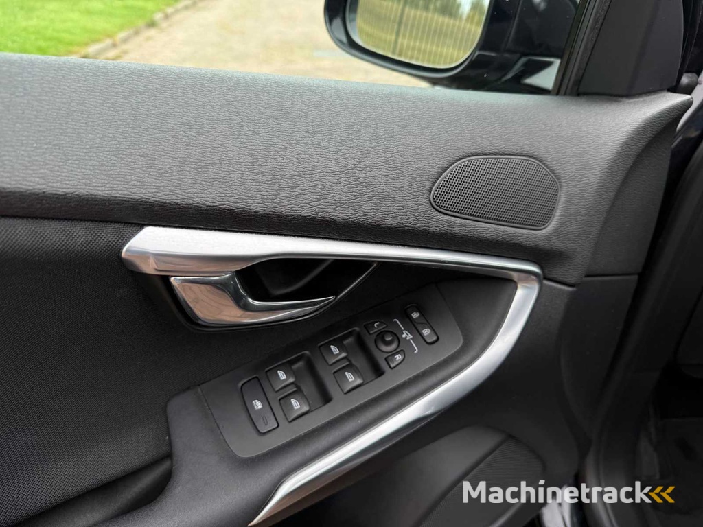 Volvo V40 2.0 D3 Summum , KF-863-R