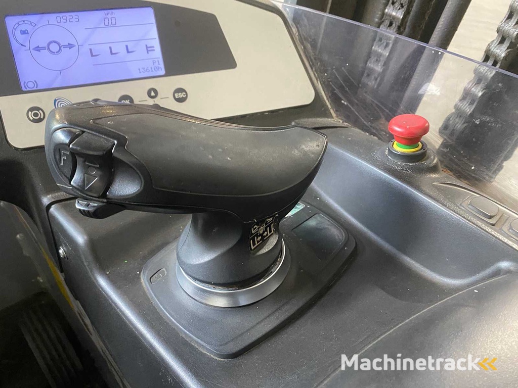 Still - 2017 - FM-X10 - Schubmaststapler